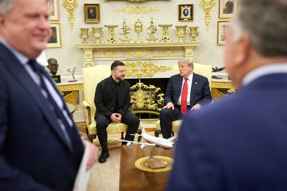 После встречи в Белом доме Зеленский заявил, что просил у США экстренный пакет ракет для систем Patriot; в ходе поездки обсуждали также санкции, поддержку Конгресса и возможный визит спецпосланников Трампа в Киев.