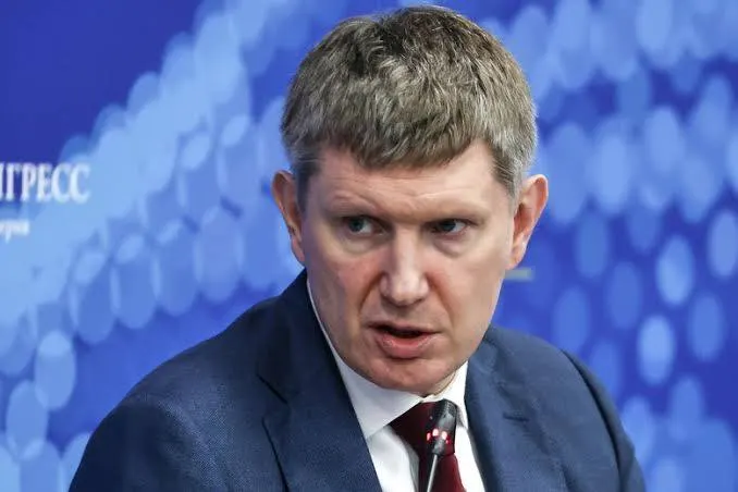 Минэкономразвития утвердило новые правила: с 1 сентября 2026 года гостиницы с более чем 50 номерами должны принимать постояльцев при подтверждении личности через национальный мессенджер; отельерам окажут помощь в подключении и обучении.