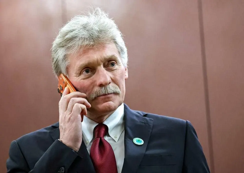 Представитель Кремля сообщил, что обмен с мессенджером сохраняется, но поступательной активности со стороны сервиса пока нет; ограничения в России действуют с 2025 года.