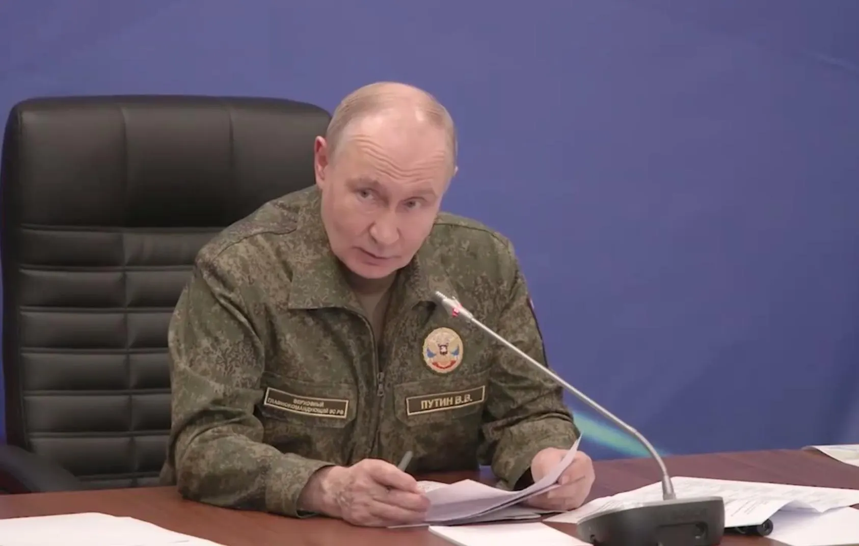 На совещании с военными президент заявил, что российские войска освободили Константиновку в Донецкой Народной Республике. По его словам, с начала года освобождены 133 населённых пункта.