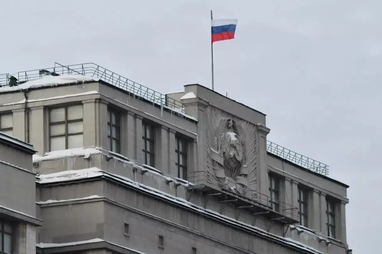 Депутаты приняли поправки, которые обязывают мигрантов подтверждать доходы, устанавливают новые правила для детей и расширяют основания для аннуляции РВП и ВНЖ.