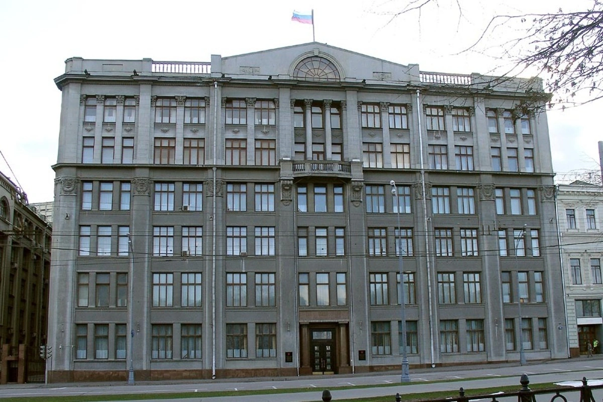 По данным нескольких источников в провластных СМИ, из администрации президента поручили крупным подконтрольным изданиям ограничить публикации с изображениями последствий ударов ВСУ по России и увеличить показ материалов о результатах российских авиа- и ракетных ударов по Украине.