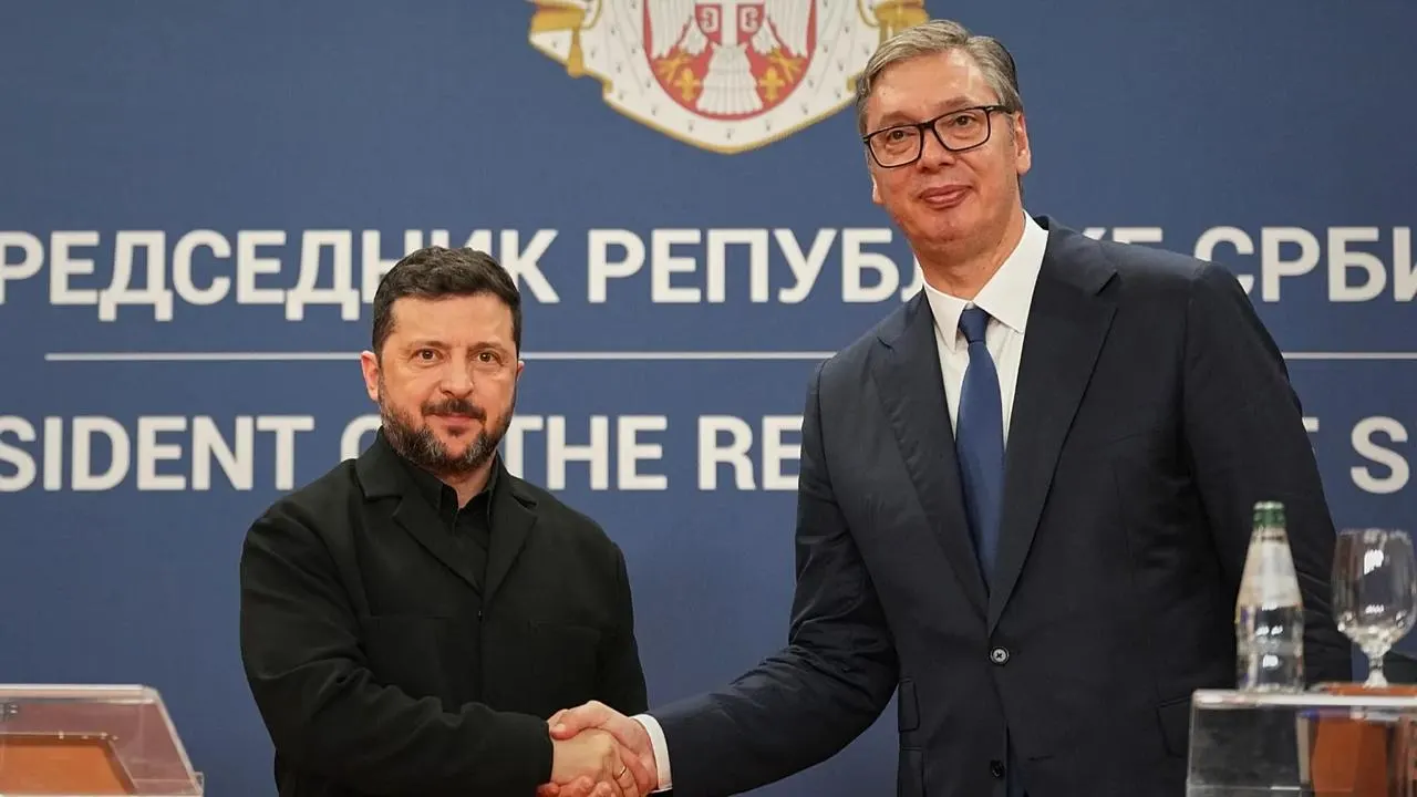 На пресс-конференции во Белграде журналист задал президенту Украины вопрос о том, как Европа может помочь Киеву сокрушить российские вооружённые силы; российские власти назвали вопрос недопустимым и возбудили уголовное дело.