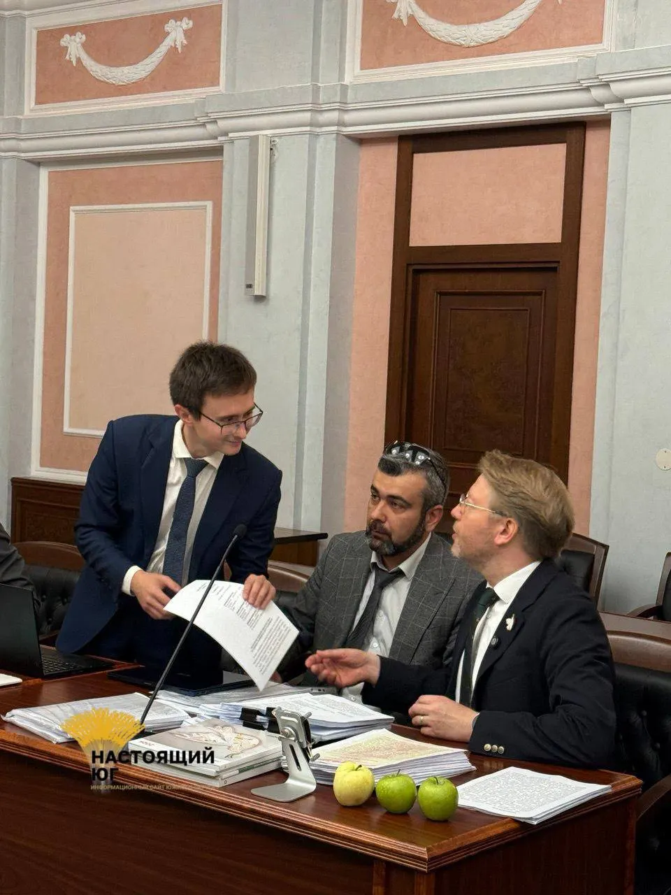 Представитель Центральной избирательной комиссии сообщил о нарушениях «Яблока» в агитации и авторских правах, а также о возможности изменений бюллетеня после судебного решения.