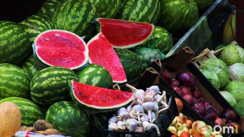 Разрезанные арбузы и дыни могут представлять опасность для здоровья; приобретайте бахчевые только в проверенных торговых местах.