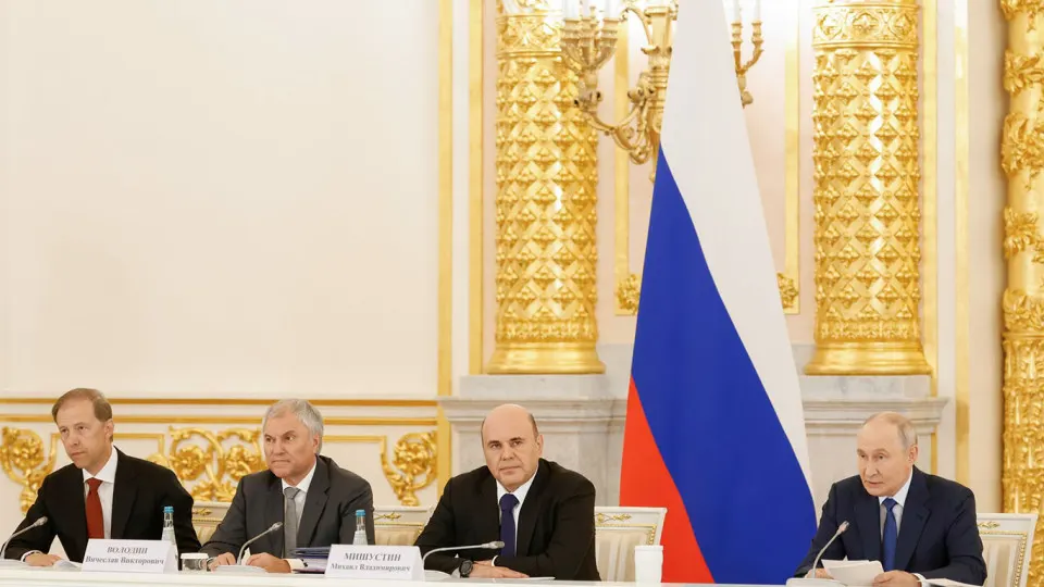 Глава государства заявил о приоритетах поддержки участников боевых действий на рынке труда, призвал МВД к активному найму и рассказал о региональных обязательствах по трудоустройству ветеранов.