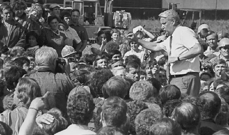 Период максимального суверенитета начался в начале 1990-х: Ельцин призвал регионы расширить суверенитет, но сохранить Россию целостной.