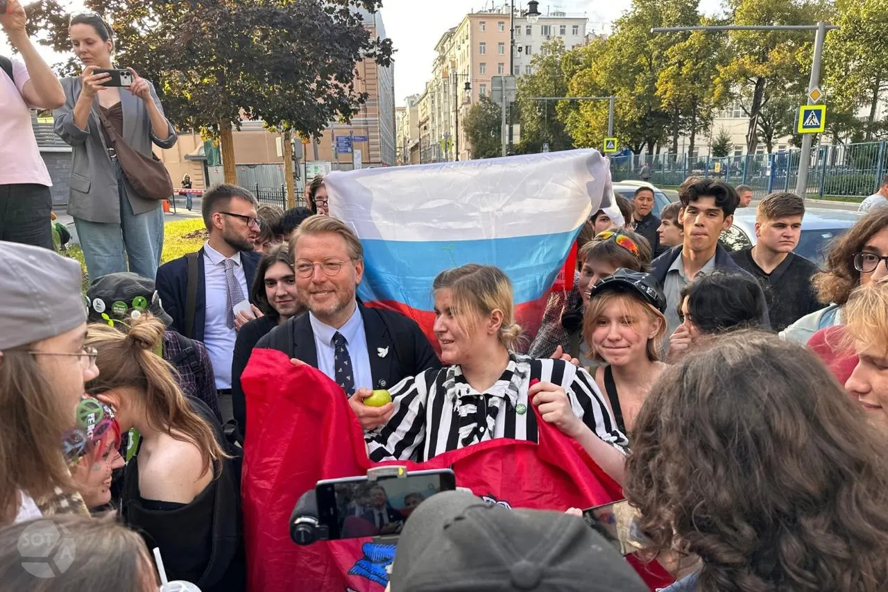 Верховный суд отказался передавать на рассмотрение Президиума надзорную жалобу партии на отмену регистрации федерального списка на выборах в Госдуму; мотивы отказа пока не опубликованы.