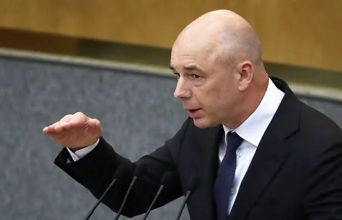 Глава Минфина заявил, что каждому финансисту нужна «нычка» и привёл пример Фонда национального благосостояния; он подчеркнул необходимость накапливать резервы для финансирования обязательств, а не только полагаться на колебания нефти. С 2019 года из ФНБ потрачено 15 трлн рублей; сейчас идёт накапливание ресурсов, которые планируется использовать в дальнейшем.