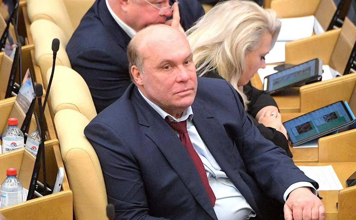 Депутат Андрей Колесник назвал сообщения о возможной мобилизации слухами и отметил, что распространение подобной информации — попытка запугать россиян.