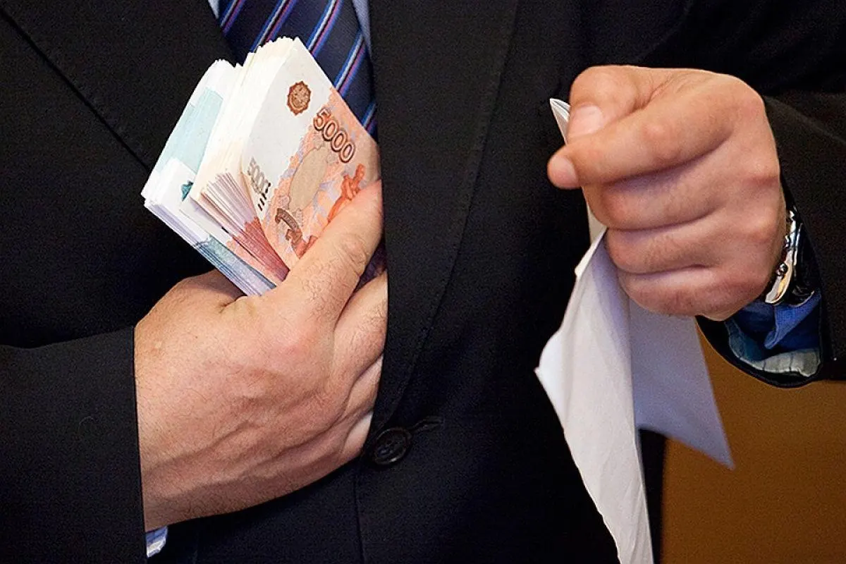 Обсуждаются меры по ограничению финансирования проектов, в которых задействованы сотрудники МВД, ФСБ, Следственного комитета и прокуратуры; решение пока не закреплено в законе. Отрасль вырабатывает позиции по «стоп‑темам».