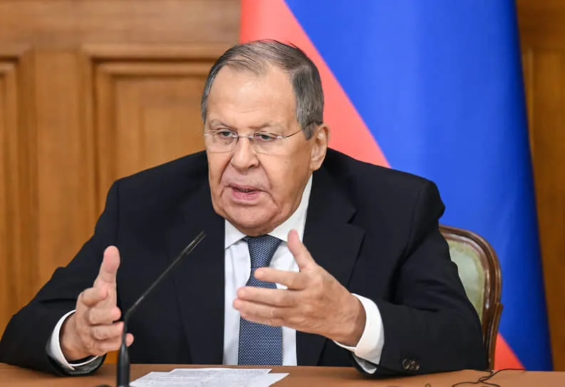 Министр иностранных дел сообщил, что информационная война вокруг спецоперации на Украине будет продолжаться и имеет тенденцию к эскалации.