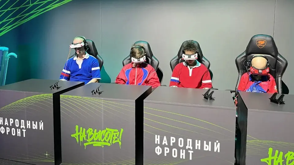 Новый норматив по беспилотникам внедряется в пилотном режиме в шести регионах; школьники и студенты будут обучаться пилотированию, сборке и программированию дронов.