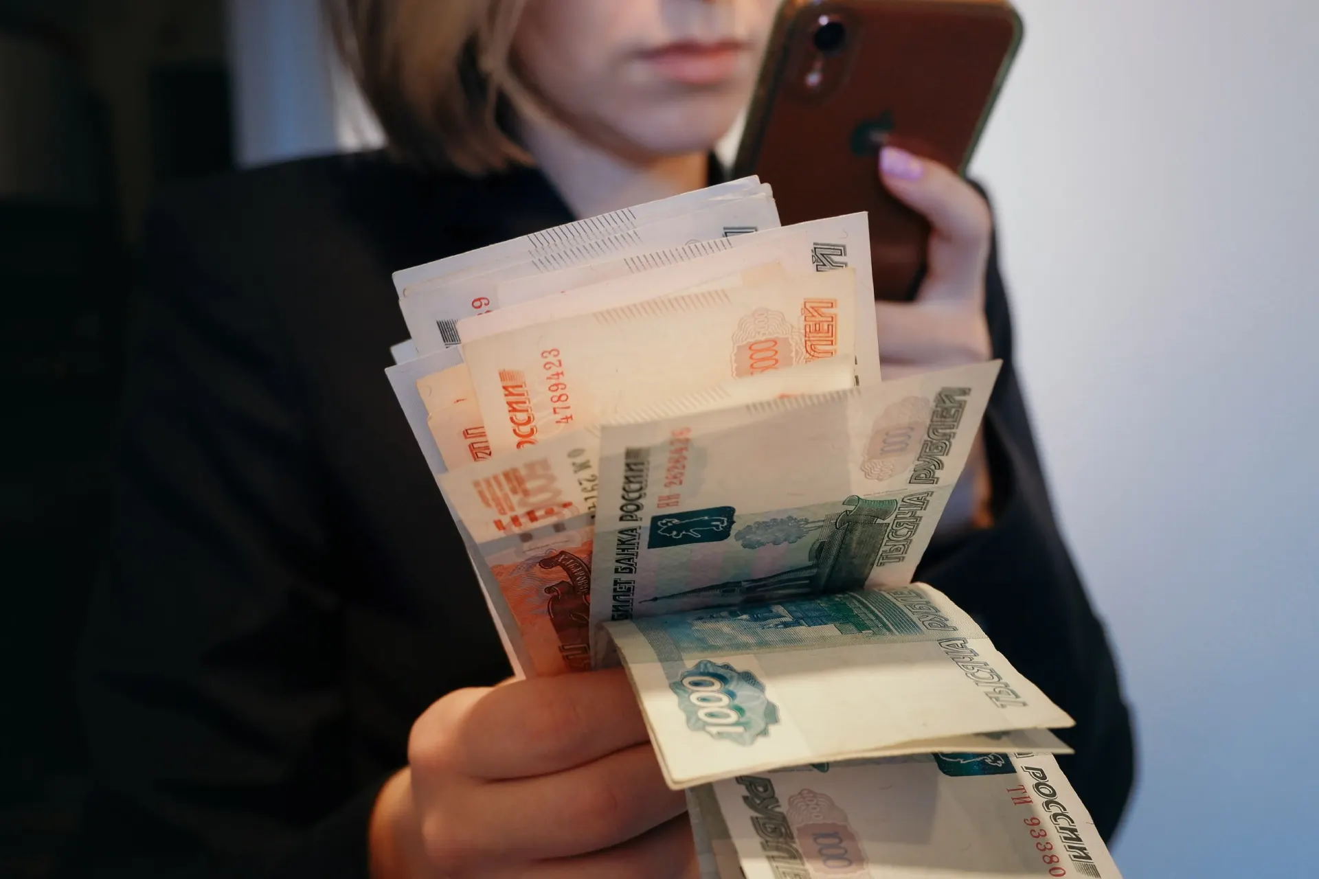 Разбор того, что на самом деле сдерживает рост экономики России: мифы о ставке и кредитах не отражают реальную картину.
