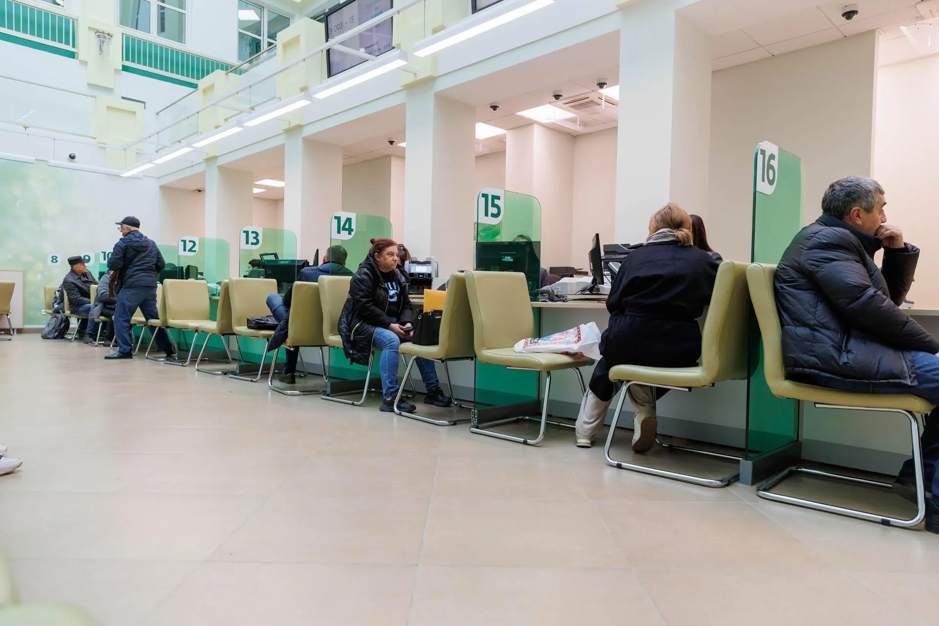 Разбираемся, какие риски несет дефолт и как он может повлиять на долги, кредиты и повседневную жизнь людей, с участием независимых экспертов.