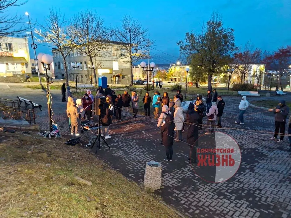 Суд вынес штраф организаторке митинга на 10 000 рублей; другая участница получила вызов на беседу в органы правопорядка.